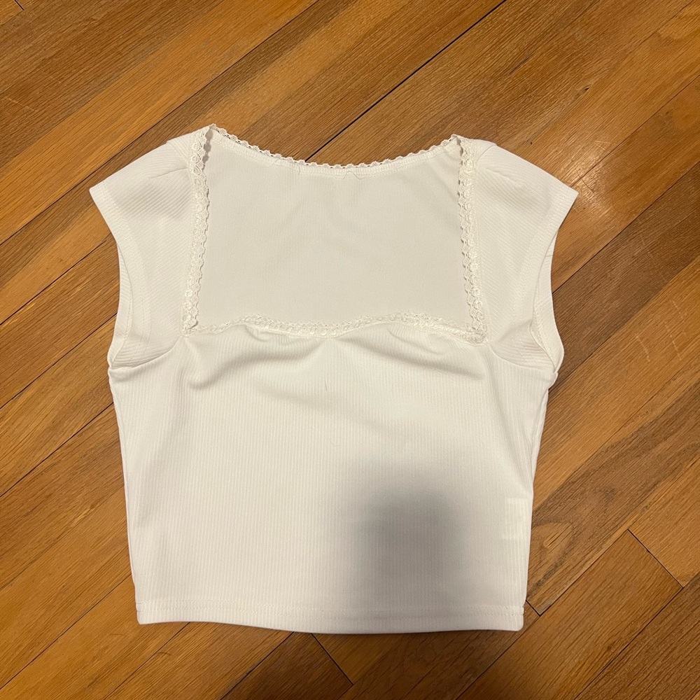 White tee shirt